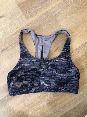 lululemon athletica Black & Mauve Camo-Print Racerback Sports Bra. Size 6